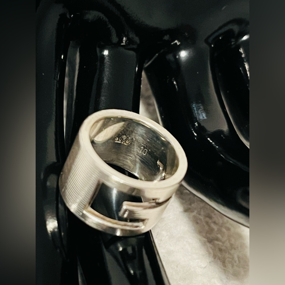Gucci Cutout G Thick Band Silver Ring - Picture 9 of 11